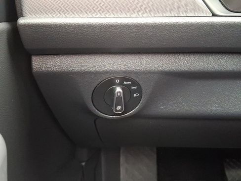 Used 2021 Volkswagen Jetta SE w/ SE Cold Weather Package image 23