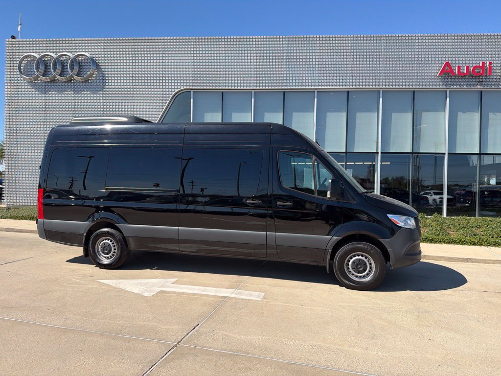 Used 2025 Mercedes-Benz Sprinter 2500 image 3