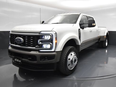 Used 2026 Ford F450 King Ranch w/ FX4 Off-Road Package AWD/4WD image 2