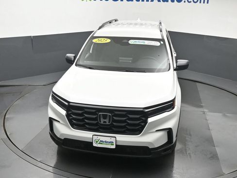 Used 2025 Honda Pilot Sport image 27