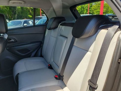 Used 2019 Chevrolet Trax LT w/ LT Convenience Package FWD image 11
