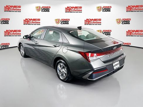 Certified 2025 Hyundai Elantra SE FWD image 2