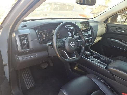 Used 2022 Nissan Pathfinder SL FWD image 11
