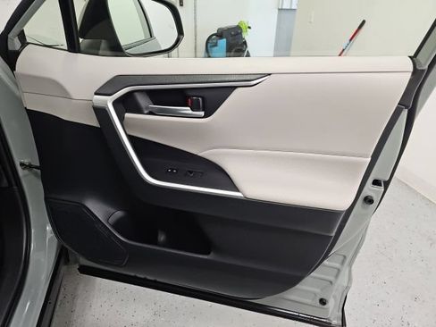 Used 2019 Toyota RAV4 XLE Premium w/ Cold Weather Package AWD/4WD image 36