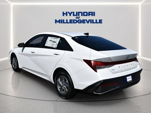 New 2026 Hyundai Elantra SE FWD image 2