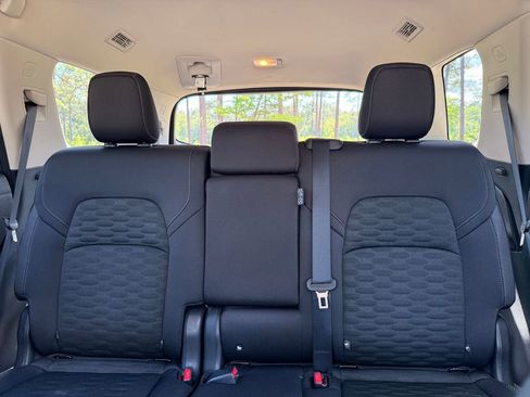Used 2025 Nissan Pathfinder SV FWD image 28