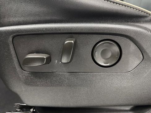 Used 2024 GMC Yukon SLT image 11