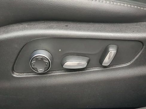 Used 2025 Cadillac XT4 Premium Luxury FWD image 23