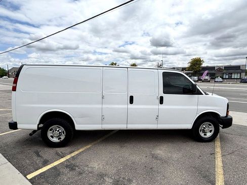 Used 2010 Chevrolet Express 2500 Extended image 9