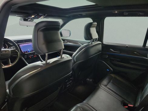 Used 2022 Jeep Grand Cherokee Overland w/ Luxury Tech Group IV image 15