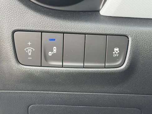 Used 2018 Hyundai Kona Limited image 16