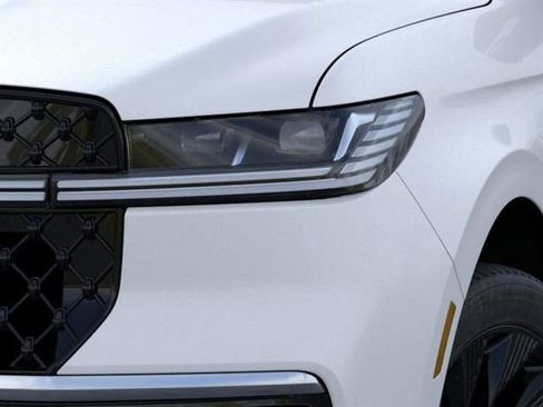 New 2026 Lincoln Navigator Reserve w/ Jet Appearance Package AWD/4WD image 18