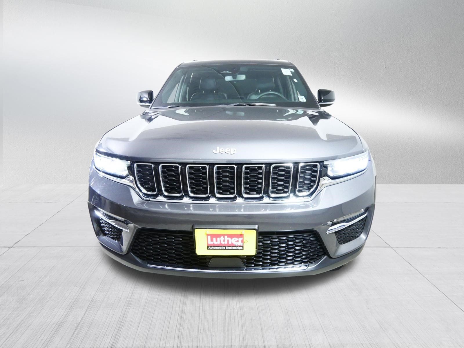 Used 2024 Jeep Grand Cherokee Limited RWD image 2