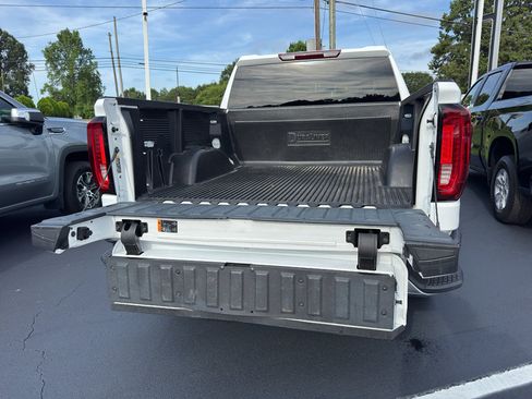 Used 2025 GMC Sierra 1500 SLT AWD/4WD image 8