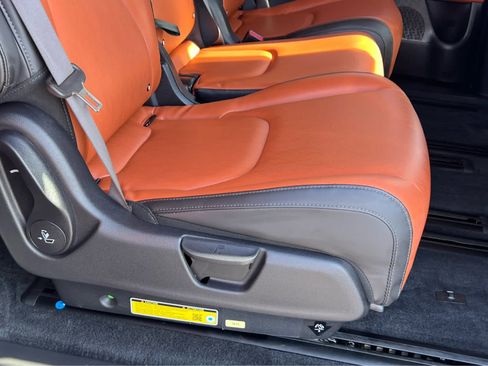 Used 2025 Kia Carnival EX FWD image 21