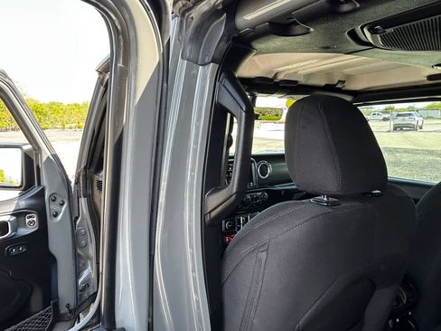 Used 2023 Jeep Wrangler Unlimited Rubicon 4xe w/ Cold Weather Group AWD/4WD image 27