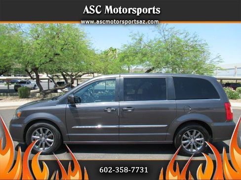 Used 2016 Chrysler Town & Country S w/ Driver Convenience Group FWD image 1
