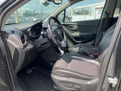 Used 2017 Chevrolet Trax LT w/ LT Convenience Package image 9