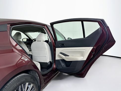 Used 2025 Nissan Altima 2.5 SV FWD image 28