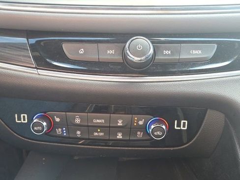 Used 2024 Buick Enclave Premium image 39