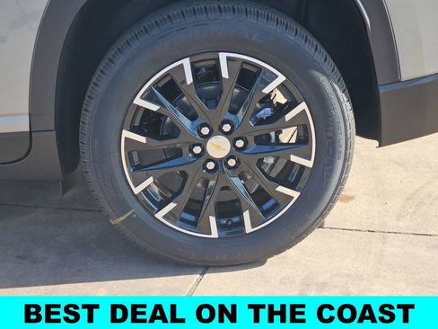 New 2026 Chevrolet Traverse LT w/ Sun and Wheel Package FWD image 39