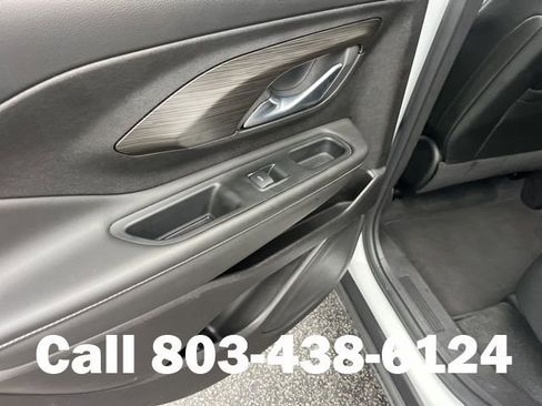 Used 2024 GMC Terrain SLT FWD image 13