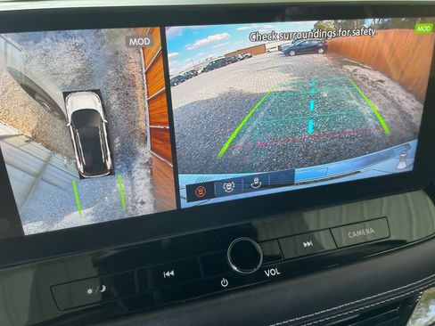 Used 2025 Nissan Rogue SL image 21