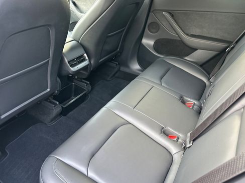 Used 2023 Tesla Model Y Performance image 15