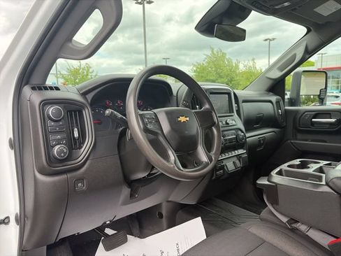 Used 2024 Chevrolet Silverado 2500 Custom w/ Custom Convenience Package AWD/4WD image 12