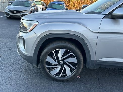 Certified 2024 Volkswagen Atlas SE image 8