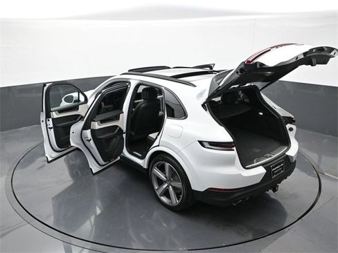 New 2025 Porsche Cayenne E-Hybrid image 25