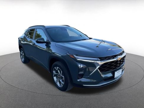 Used 2025 Chevrolet Trax LT image 3