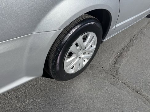 Used 2018 Dodge Grand Caravan SE w/ UConnect Hands-Free Group image 8