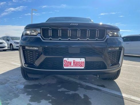 New 2026 Jeep Grand Cherokee Limited w/ Trailer Tow Package AWD/4WD image 9
