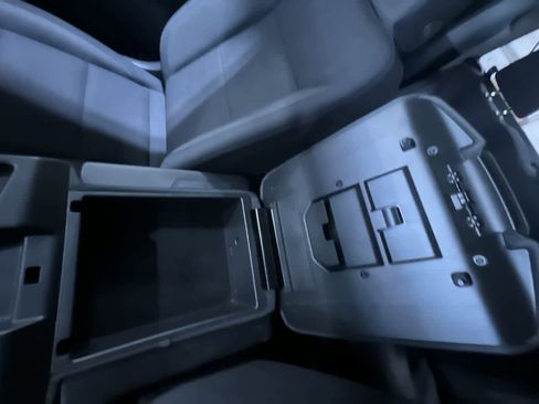 Used 2025 Chevrolet Silverado 1500 Custom image 25