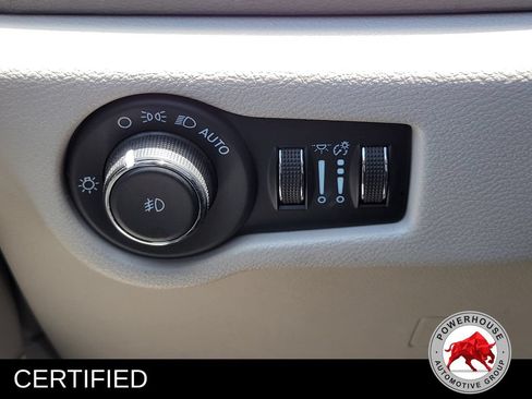 Used 2022 Chrysler Pacifica Touring-L FWD image 28