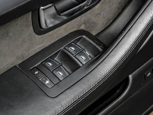 Used 2007 Audi S8 image 43