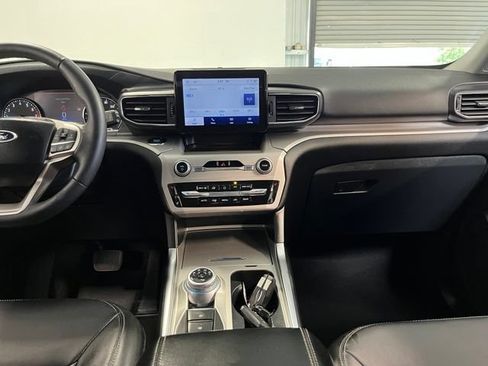 Used 2023 Ford Explorer XLT w/ Equipment Group 202A AWD/4WD image 20