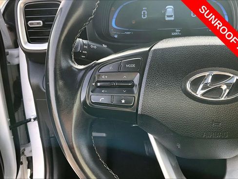 Used 2025 Hyundai Venue SEL FWD image 15