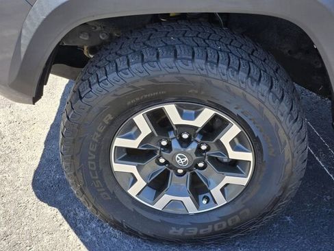 Used 2018 Toyota Tacoma TRD Off-Road image 10