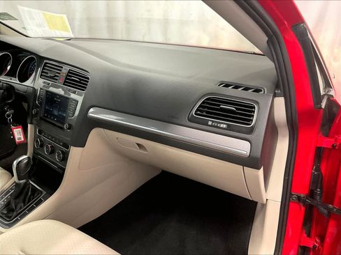 Used 2017 Volkswagen Golf Alltrack S image 13