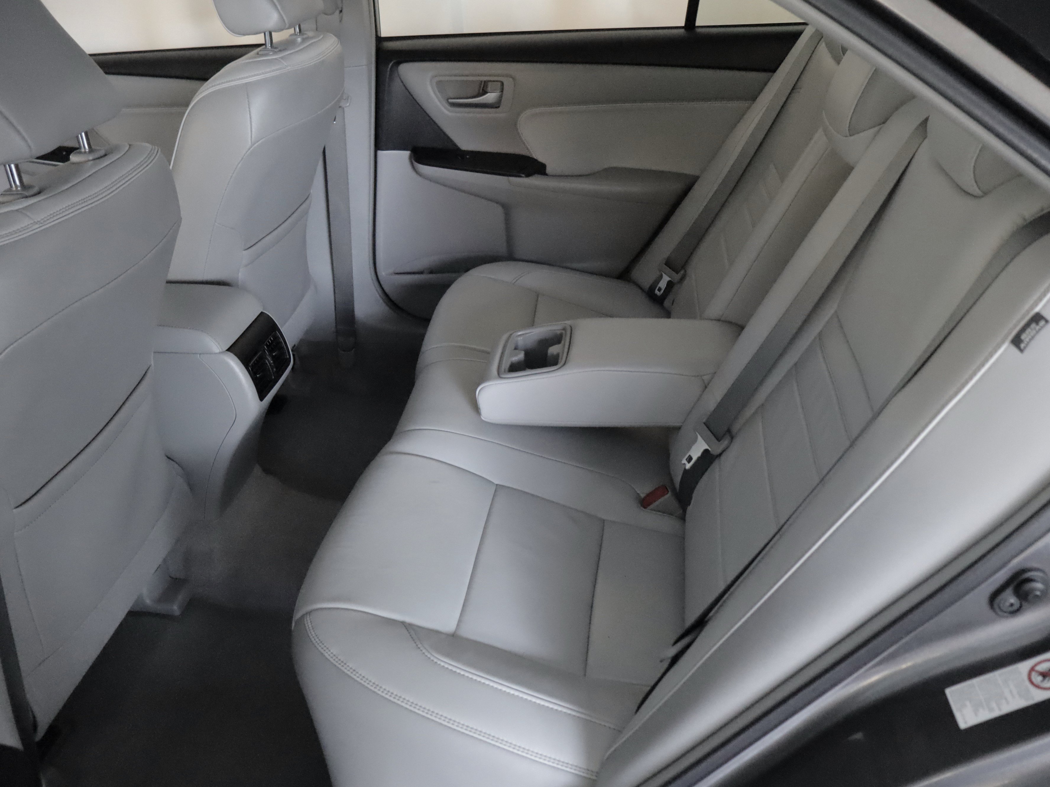 Used 2016 Toyota Camry XLE w/ Advanced Technology Package FWD image 11