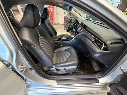 Used 2020 Toyota Camry SE FWD image 37