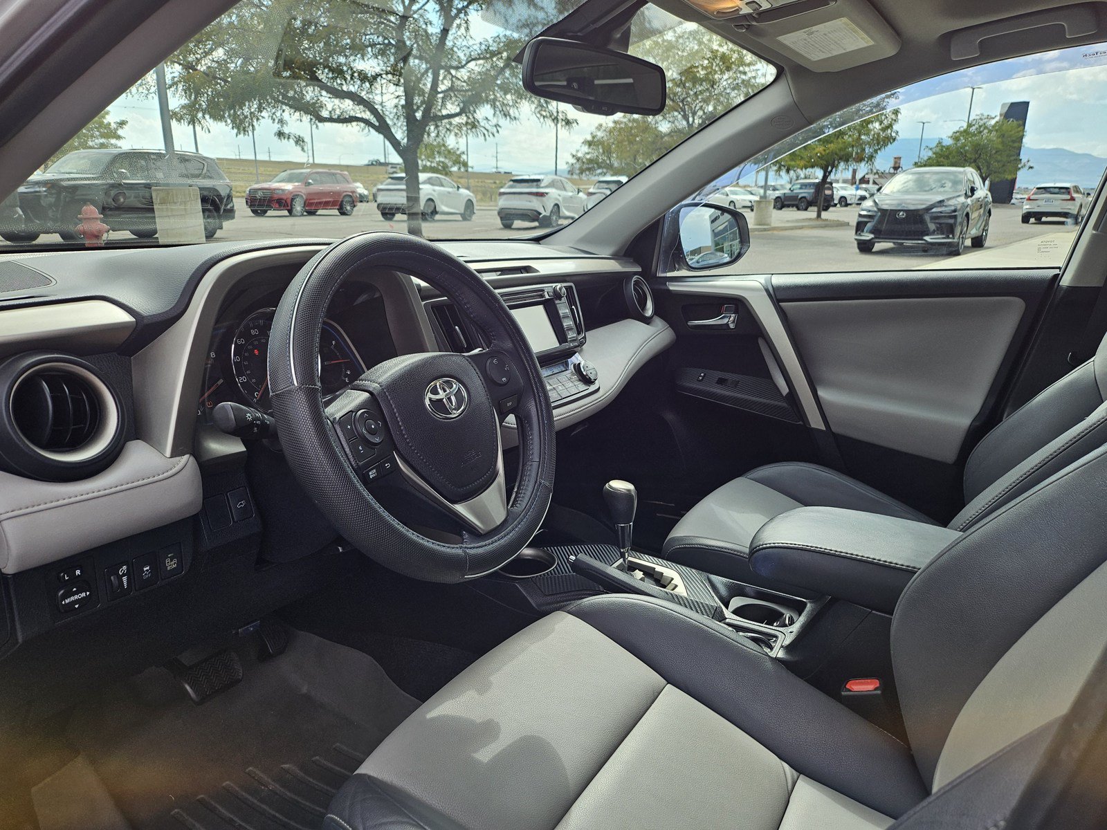 Used 2015 Toyota RAV4 Limited w/ Technology Package FWD image 10