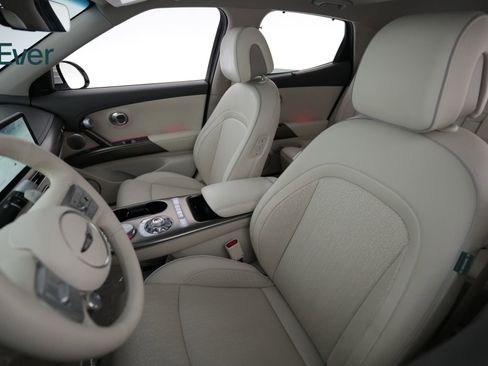 Used 2023 Genesis GV60 Advanced image 4