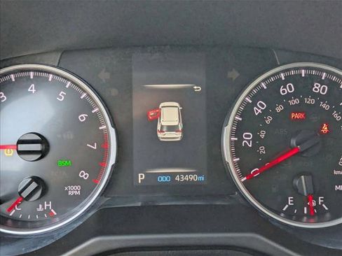 Used 2022 Toyota RAV4 XLE image 10