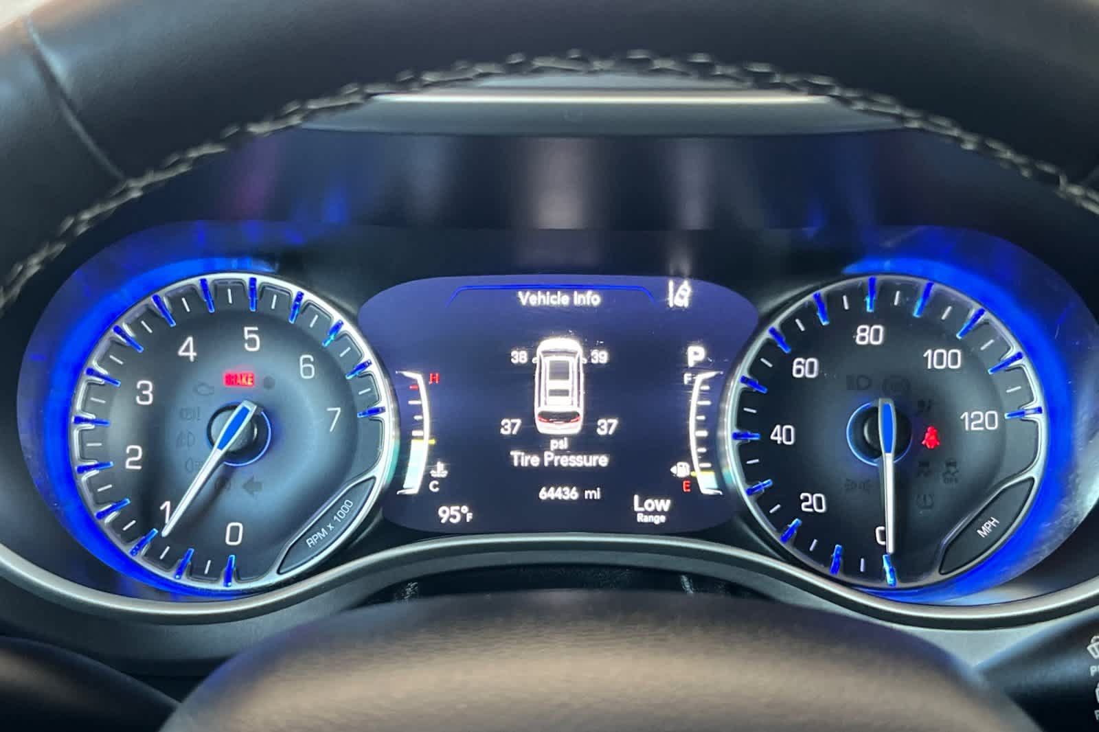 Used 2024 Chrysler Pacifica Touring-L FWD image 29