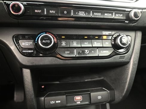 Used 2022 Kia Niro EX Premium image 14