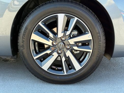 Used 2025 Nissan Versa SV image 28