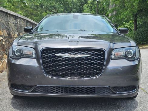 Used 2019 Chrysler 300 Touring w/ Sport Appearance Package RWD image 4